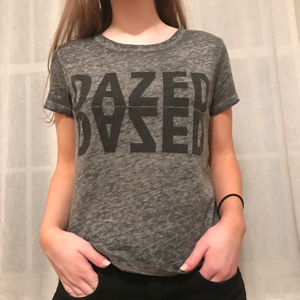 gray tee shirt